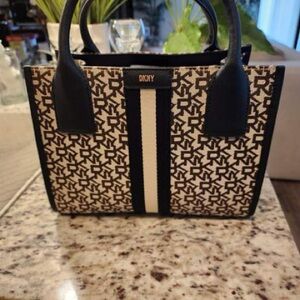 DKNY "CARLITA MD TOTE" BAG